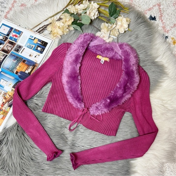 Urban Outfitters Pink Cropped 90s Ribbed Women’s Cardigan Fuzzy Collar Sz M - Picture 12 of 12